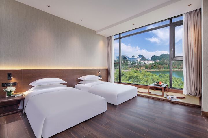 Room 15 of 102