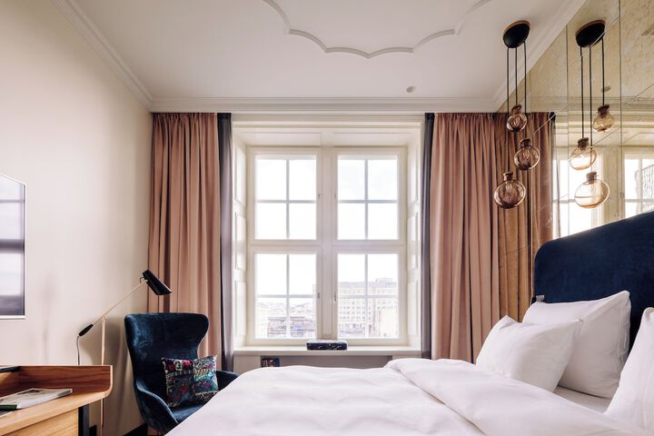 Room 72 of 117