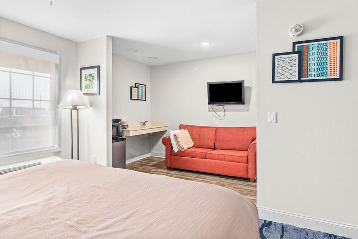 Standard King Bed Stair Accessible Only Bathtub (15 of 23)