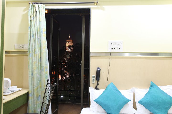 Room 9 of 24