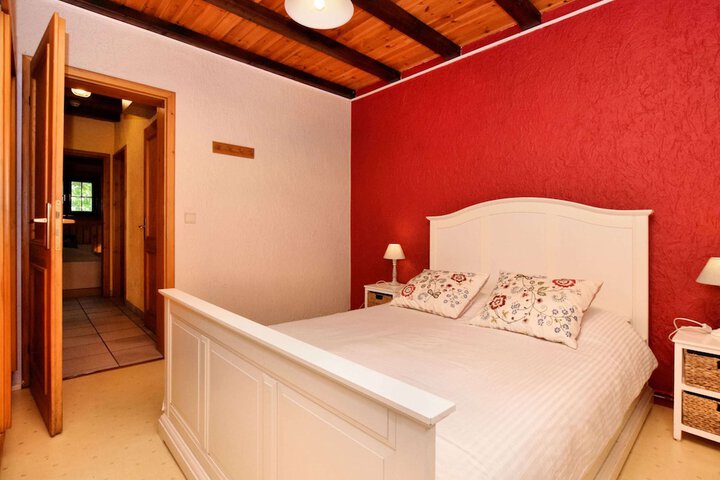 Room 9 of 35