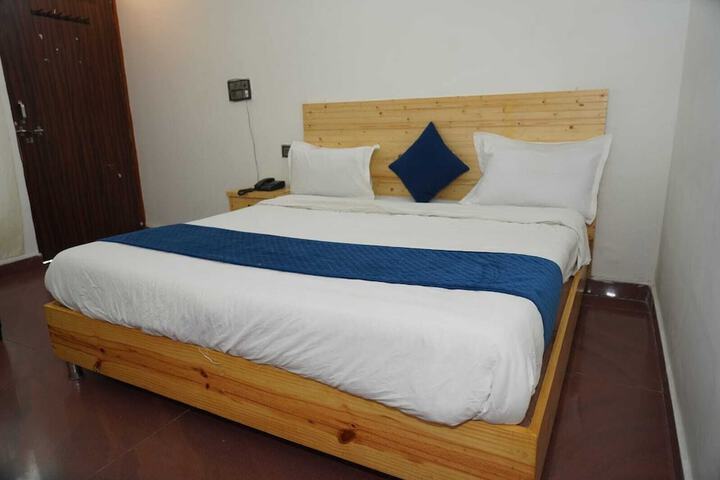 Room 12 of 28
