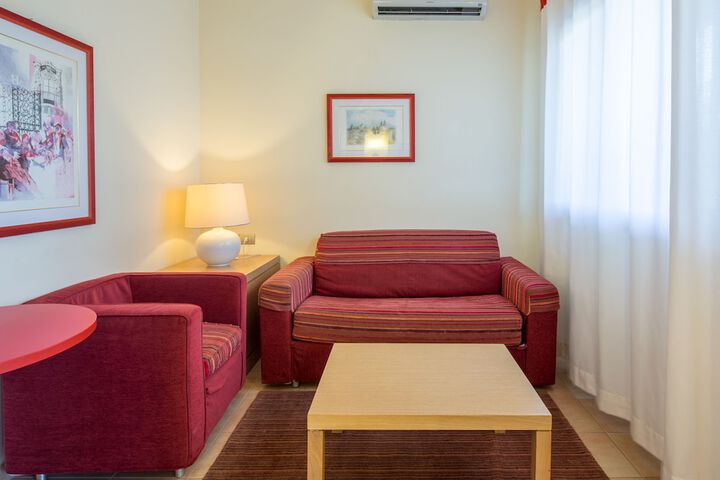 Room 8 of 33