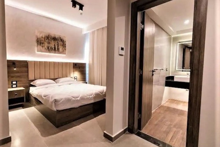 Room 8 of 11
