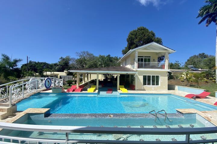 Pool 12 of 25