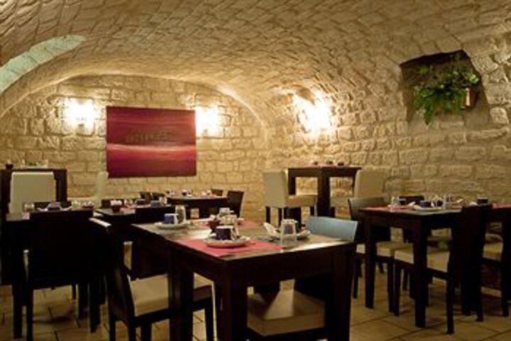 Dining 9 of 34