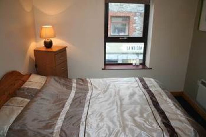 Room 6 of 12