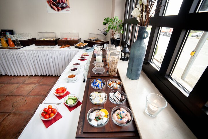 Dining 51 of 59