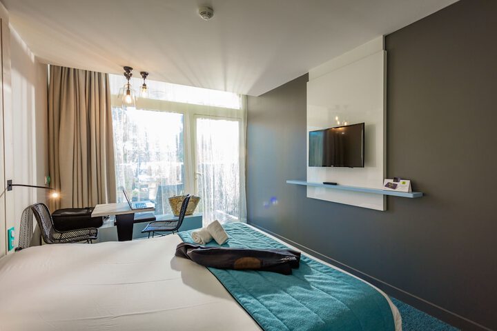Room 11 of 36