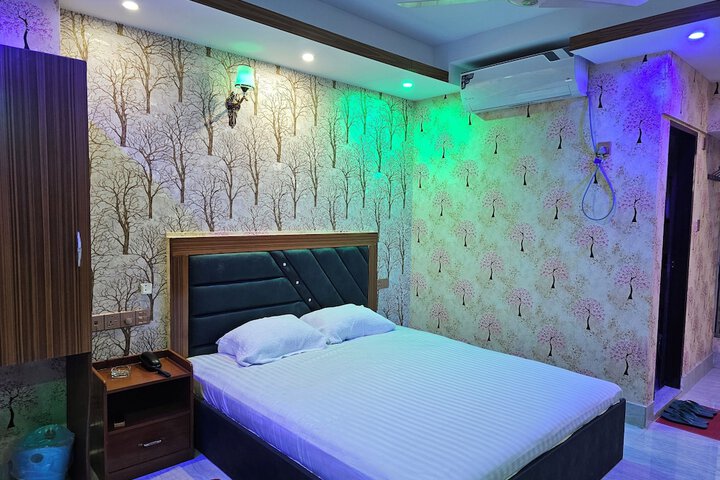 Room 10 of 15