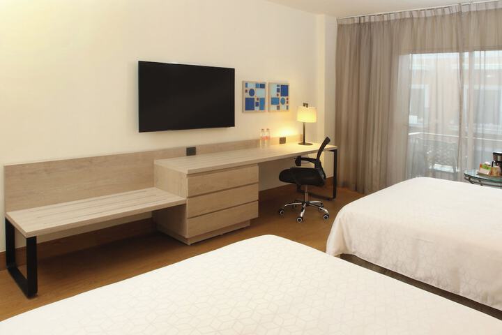 Room 10 of 76