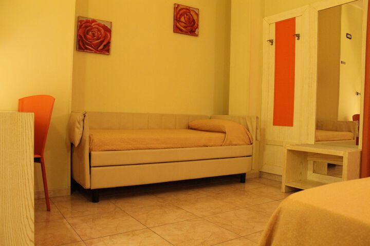 Room 11 of 36