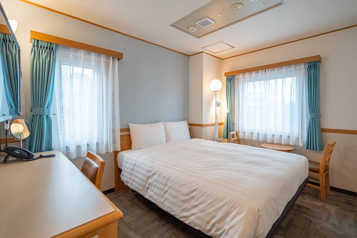 Room 11 of 34