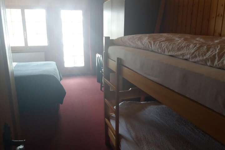 Room 9 of 32
