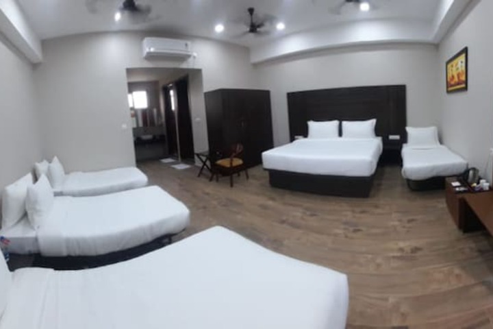 Room 18 of 28
