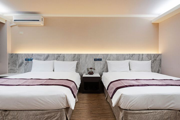 Room 5 of 92