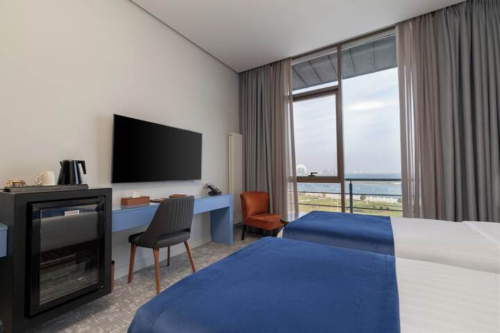 Room 5 of 28