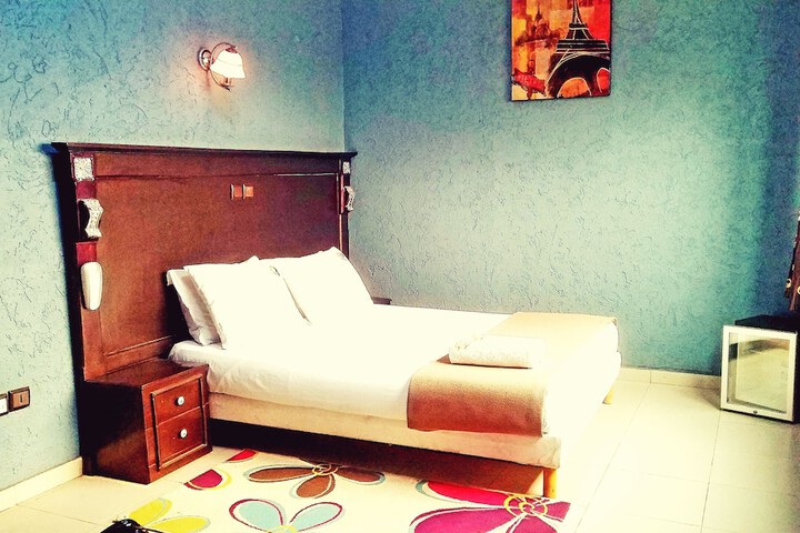 Room 8 of 85