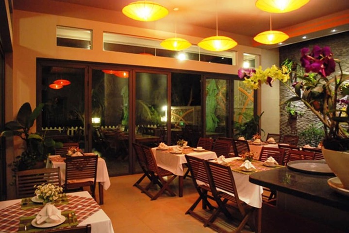 Dining Photos