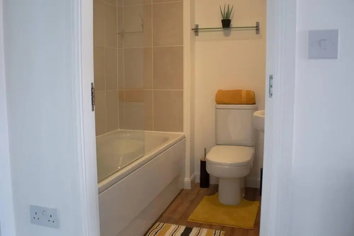 Room 6 of 18