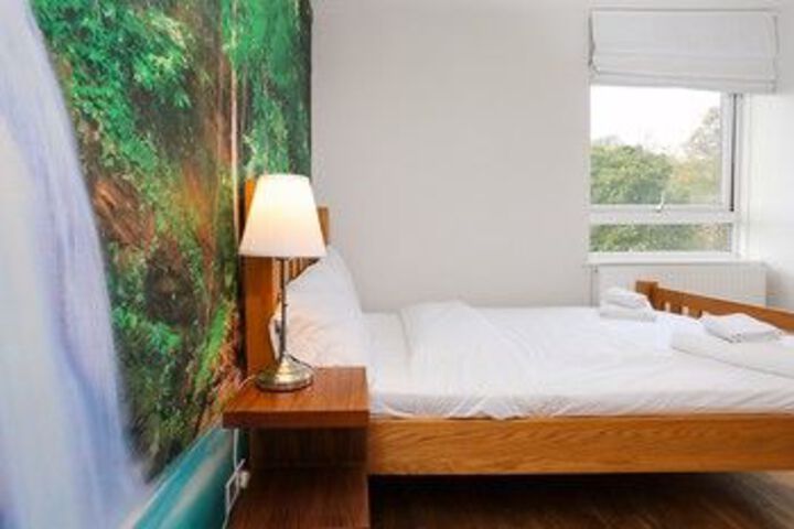 Room 6 of 28