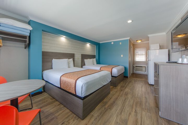 Room 13 of 30