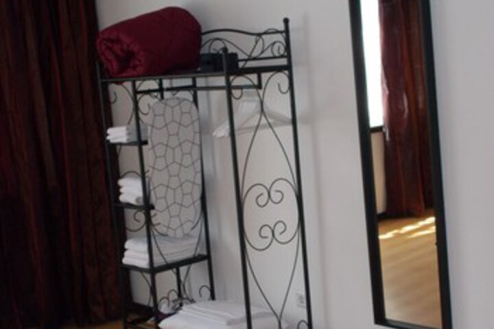 Room 27 of 32