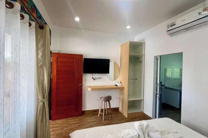 Room 8 of 27