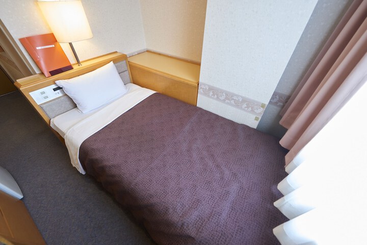 Room 12 of 32
