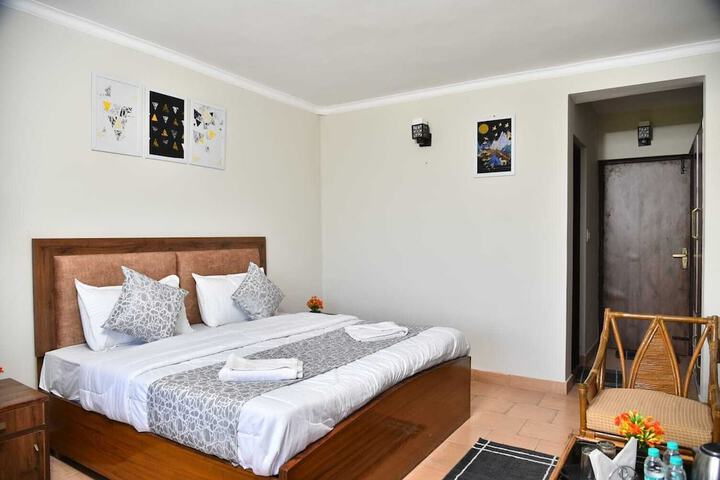 Room 11 of 48