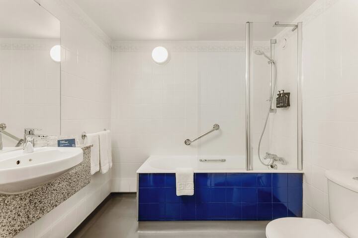 Room 54 of 119