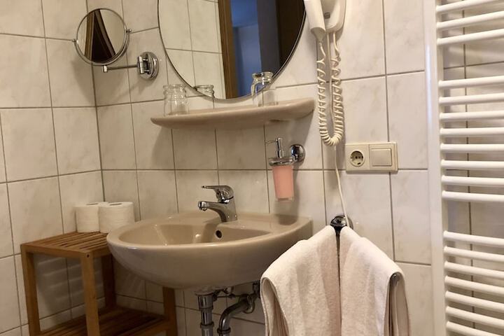 Room 42 of 92