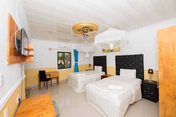 Room 8 of 14