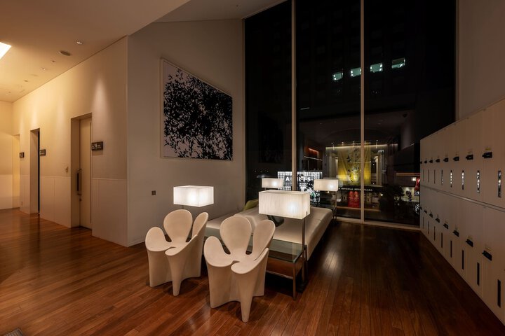 Entrance & Lobby
