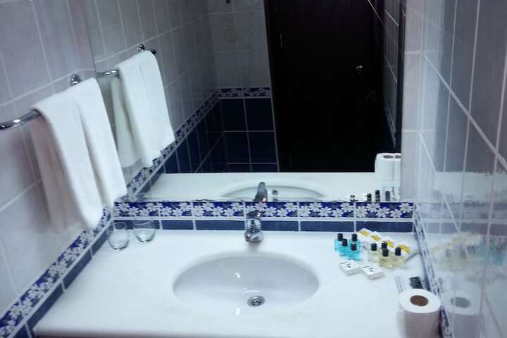 Room 10 of 40