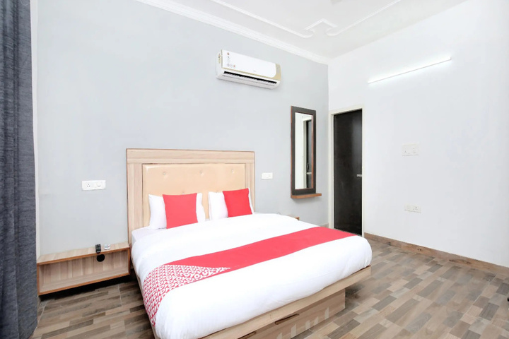 OYO 15143 Hotel Redstone