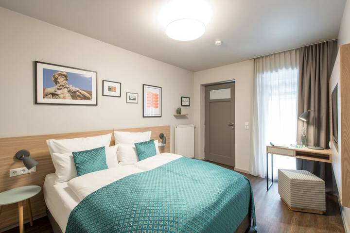 Room 4 of 40
