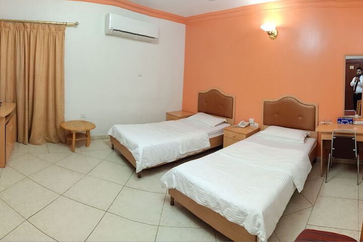 Room 9 of 19