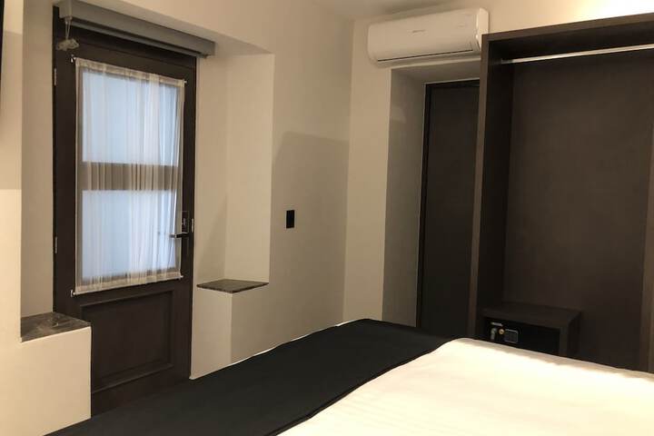 Room 21 of 49