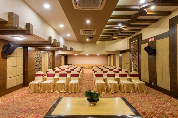 Business Center 76 of 88