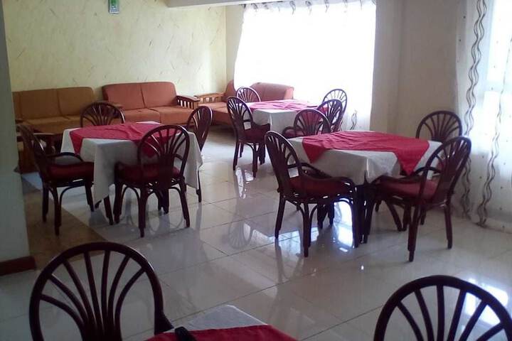 Dining 11 of 20