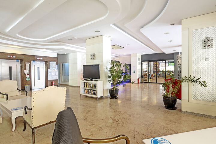 Entrance & Lobby