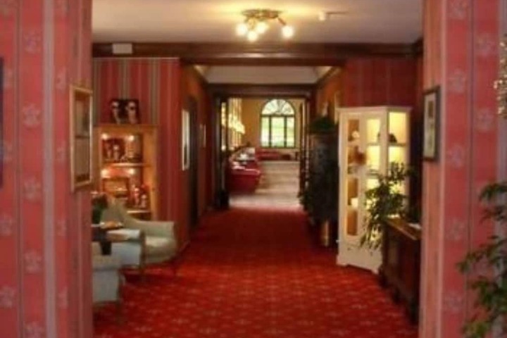 Hotel 2 of 161