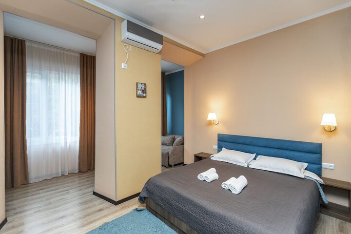 Room 14 of 106