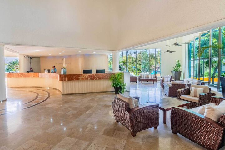 Entrance & Lobby