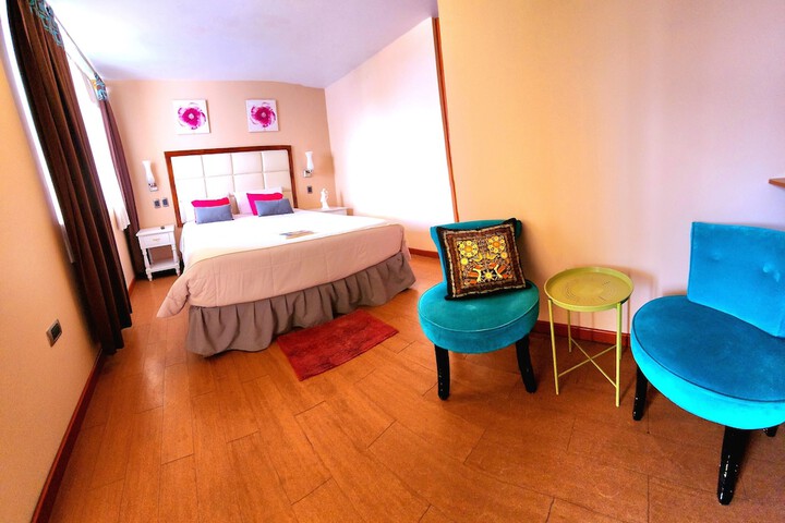 Room 17 of 28