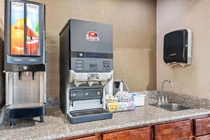 Breakfast/Coffee Service 22 of 32