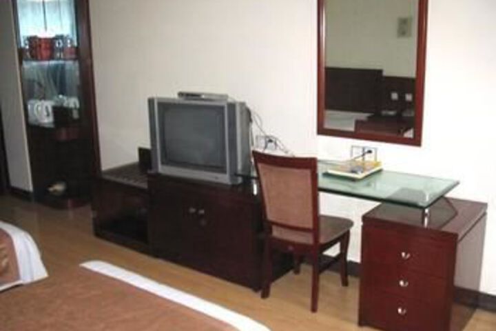 Room 3 of 9