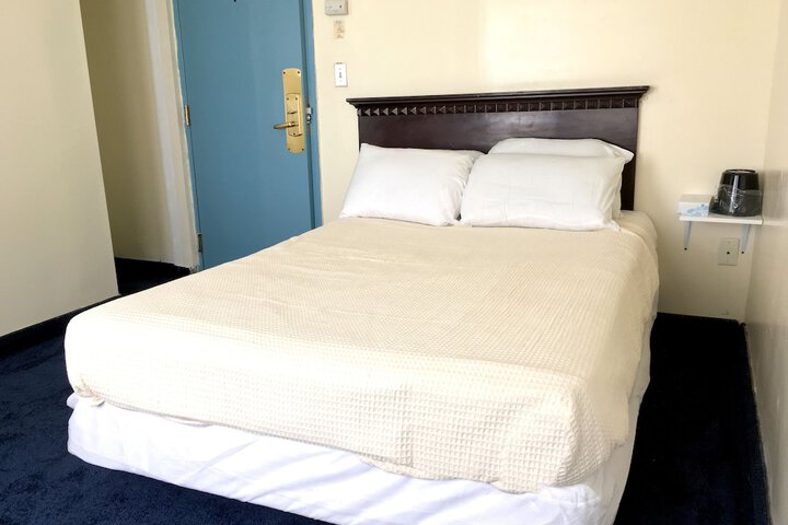 Standard Room, King or Two Doubles (5 of 10)