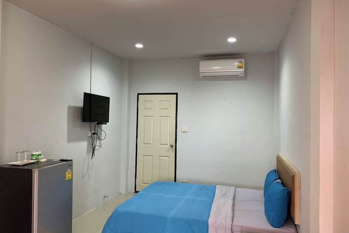 Room 25 of 195